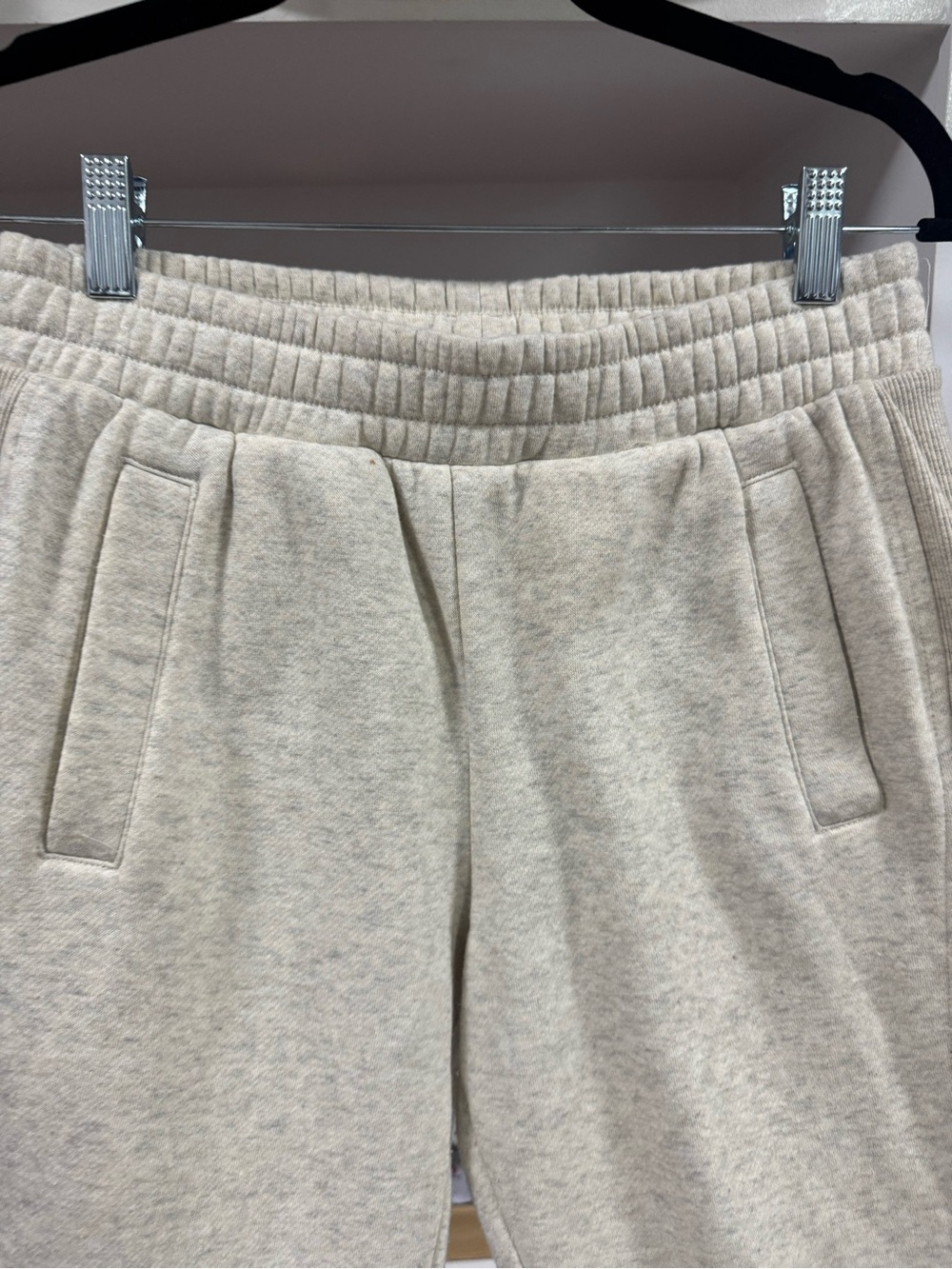 ANTONIO MELANI Relaxed High-Waist Joggers in Light Oatmeal - Picture 6 of 7